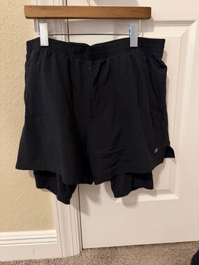 ALO Yoga Men's Black Athletic Shorts